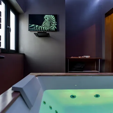 Urban Deluxe Calea Victoriei 100 Jacuzzi&sauna&bathtub شقة *