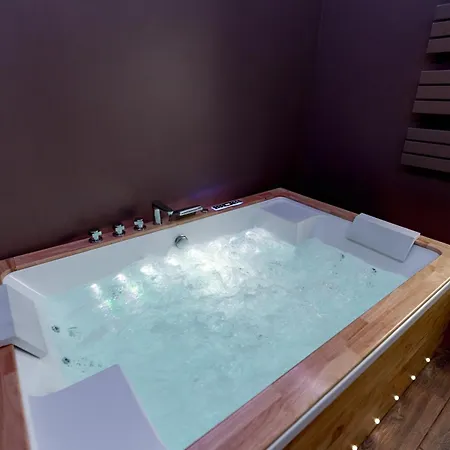 Urban Deluxe Calea Victoriei 100 Jacuzzi&sauna&bathtub شقة *