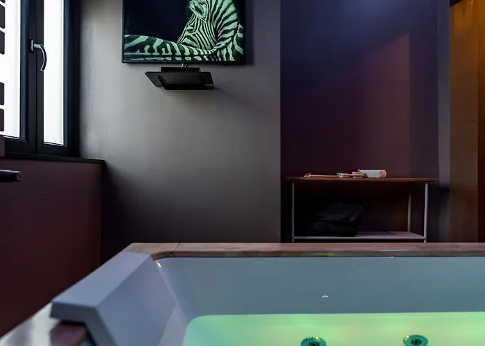 Urban Deluxe Calea Victoriei 100 Jacuzzi&sauna&bathtub דירה *