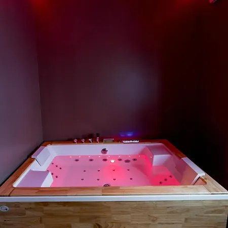 Urban Deluxe Calea Victoriei 100 Jacuzzi&sauna&bathtub Apartamento Bucarest